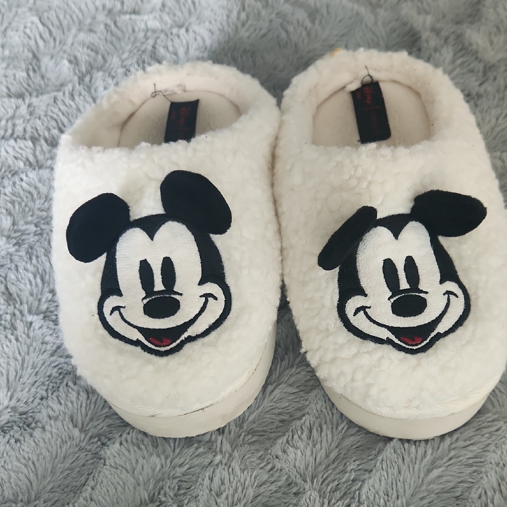 Forever 21 Disney White Slippers